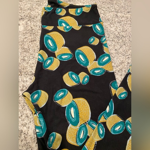 LuLaRoe TC Kiwi Leggings - Picture 2 of 5